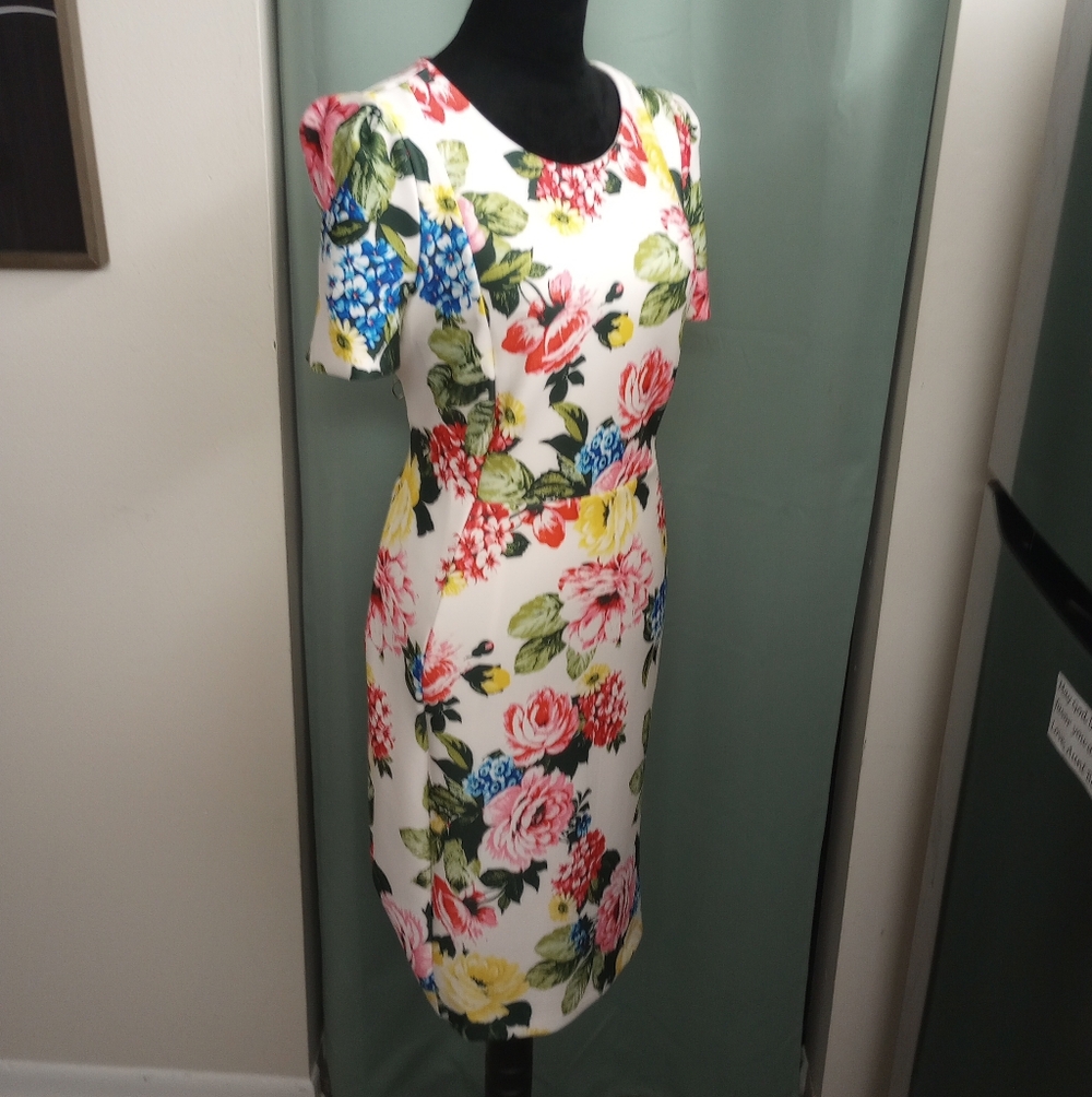 Chic Calvin Klein Floral Dress - Picture 4 of 5
